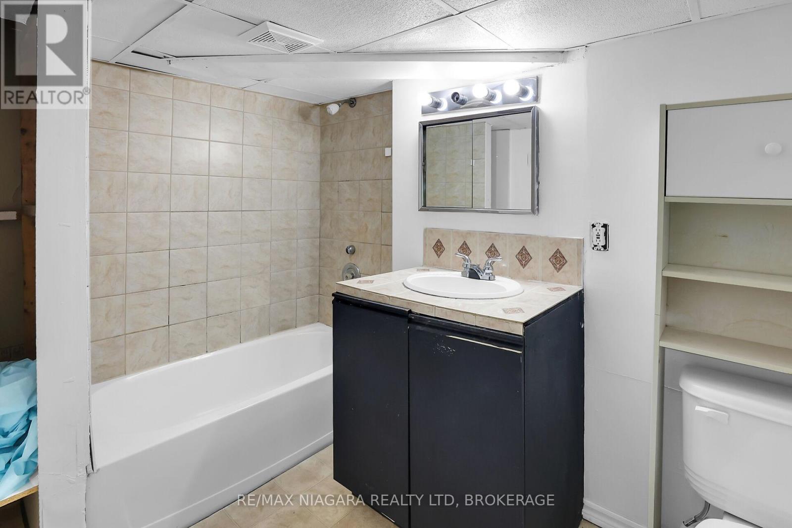 Photo 24 of 232 Merritt Street, St Catharines ON