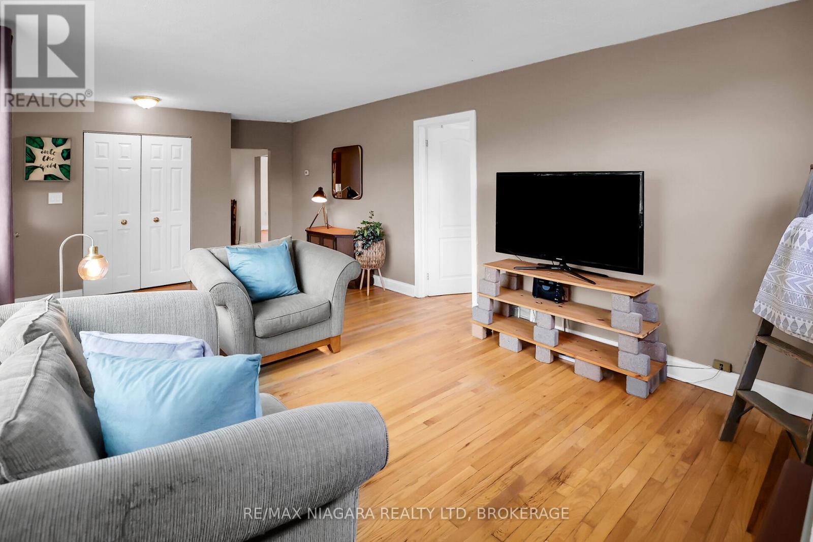 Photo 6 of 232 Merritt Street, St Catharines ON