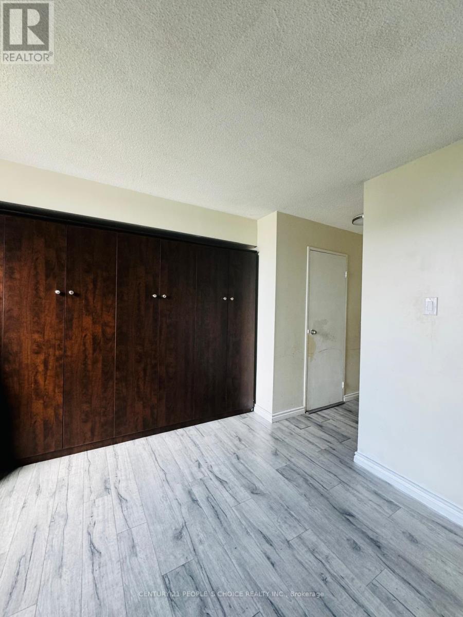 Photo 15 of 1410 21 Knightsbridge Road, Brampton ON
