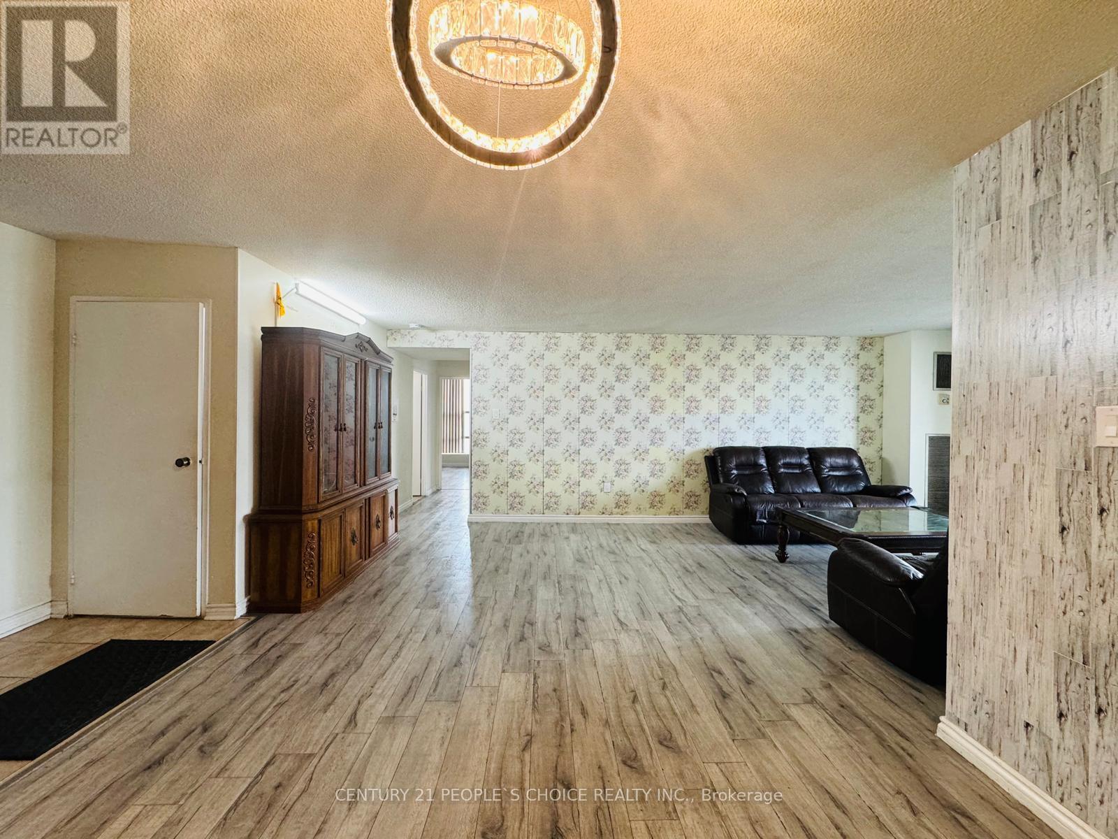 Photo 7 of 1410 21 Knightsbridge Road, Brampton ON