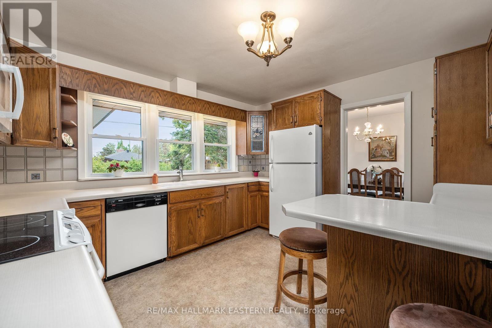 Photo 13 of 883 Kensington Drive, Peterborough ON