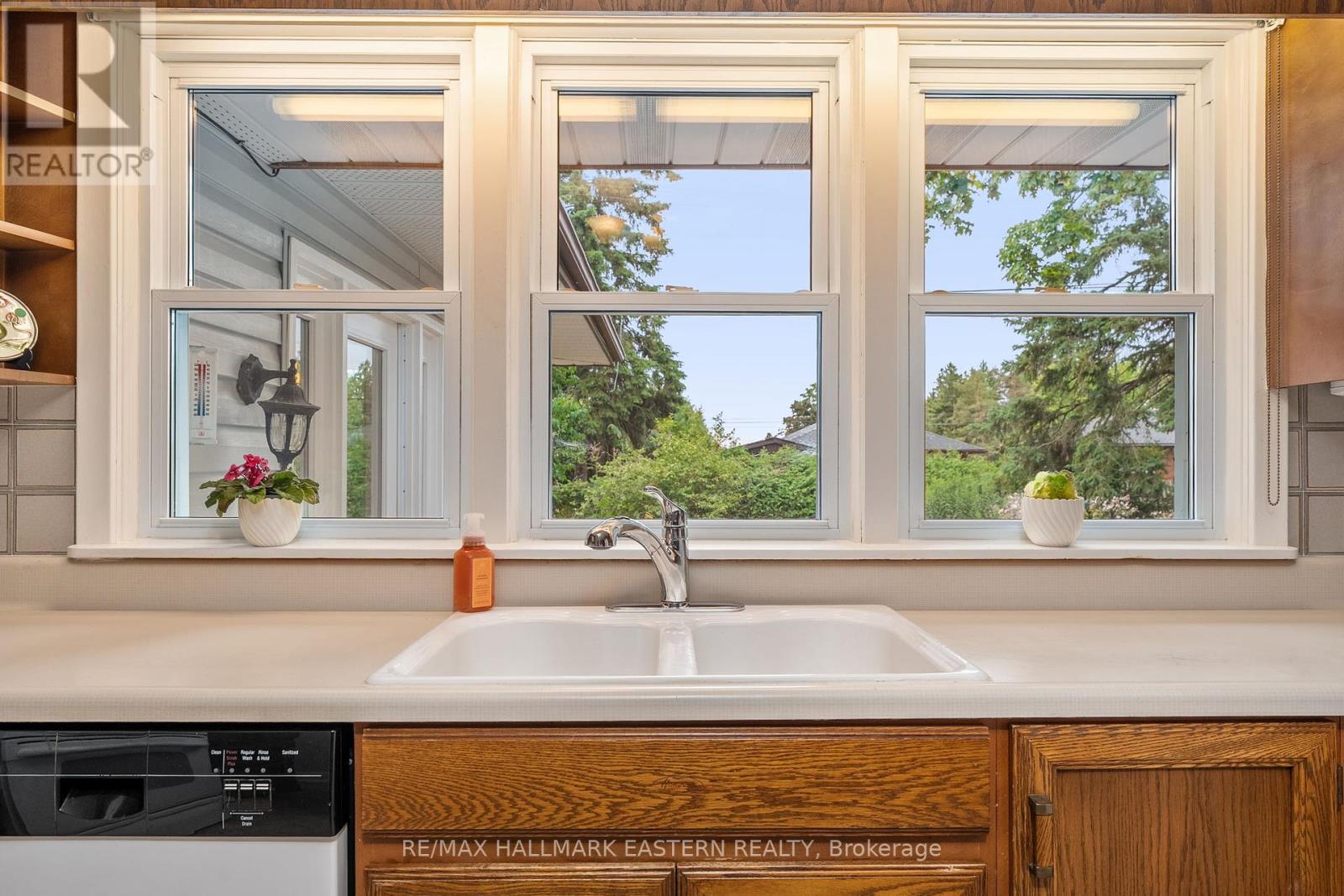 Photo 14 of 883 Kensington Drive, Peterborough ON