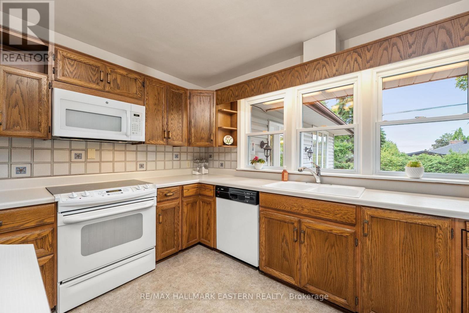 Photo 16 of 883 Kensington Drive, Peterborough ON
