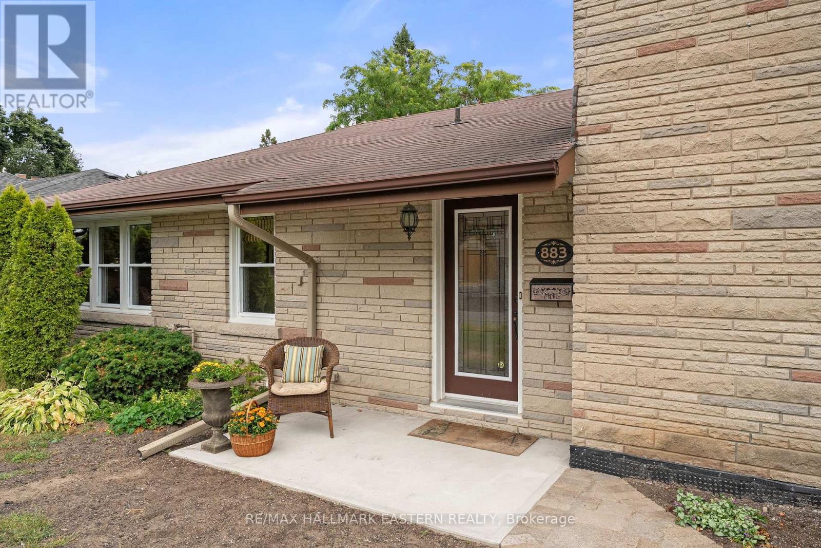 Photo 3 of 883 Kensington Drive, Peterborough ON