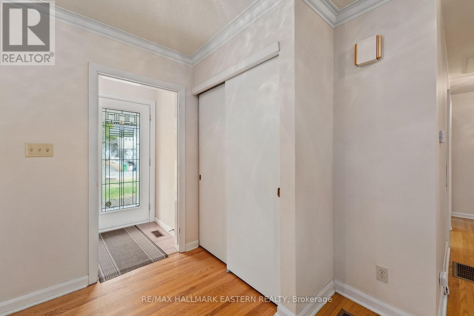 Photo 4 of 883 Kensington Drive, Peterborough ON