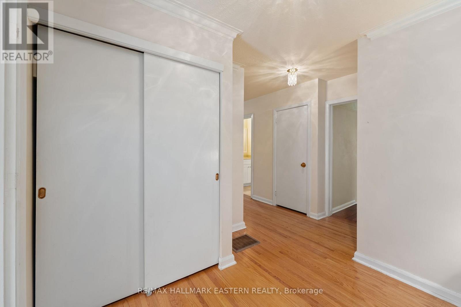 Photo 5 of 883 Kensington Drive, Peterborough ON