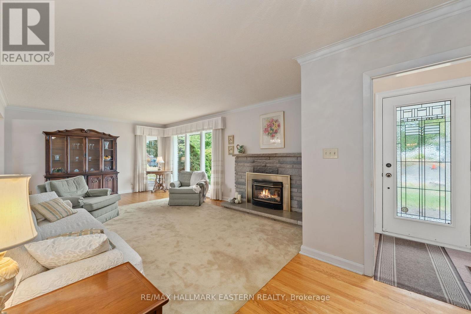 Photo 6 of 883 Kensington Drive, Peterborough ON