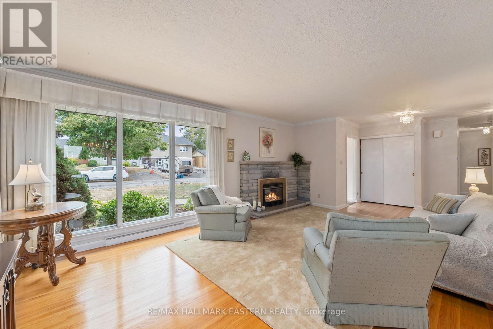 Photo 9 of 883 Kensington Drive, Peterborough ON