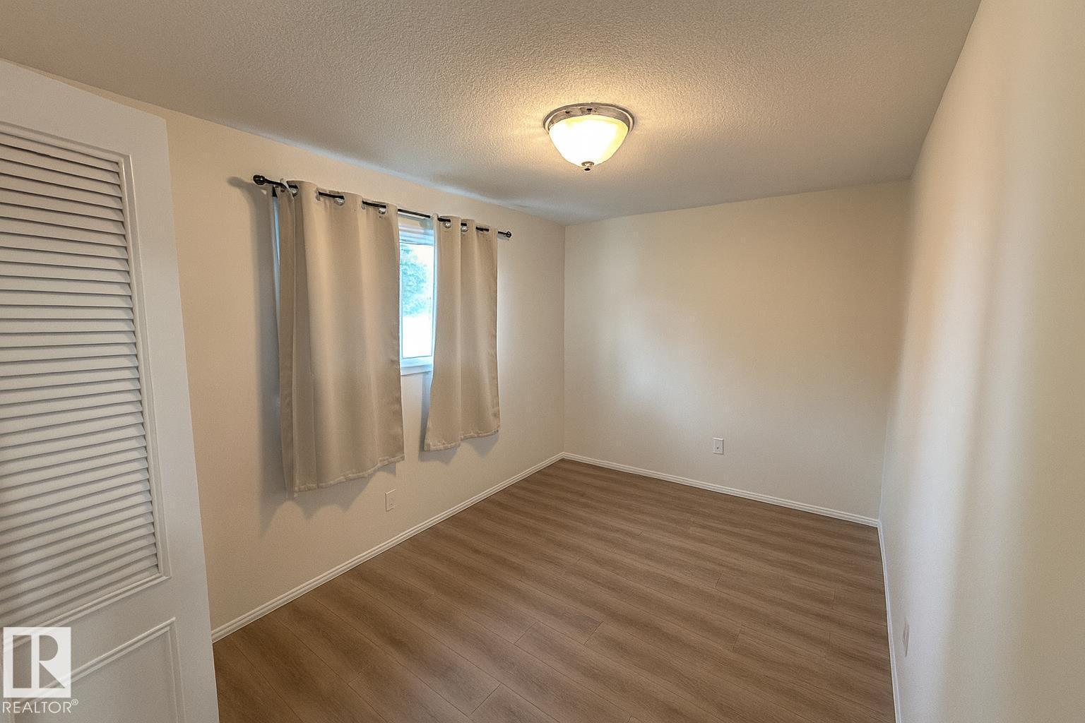 Photo 14 of 3512 114 Av Nw, Edmonton AB