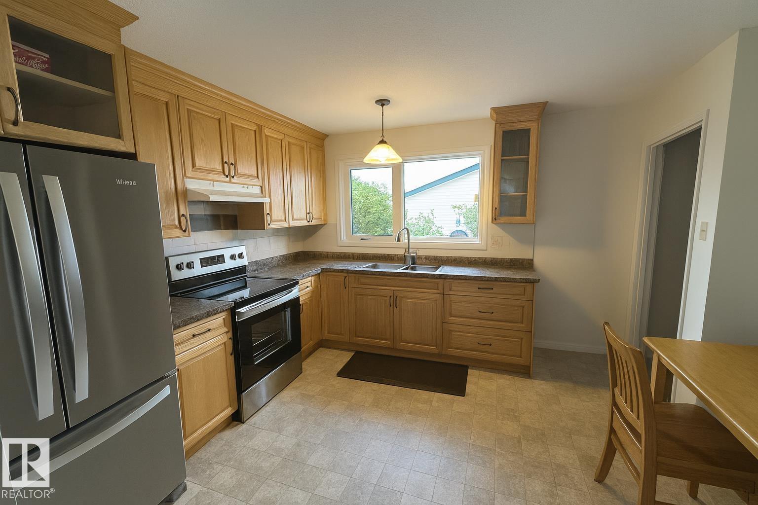 Photo 5 of 3512 114 Av Nw, Edmonton AB