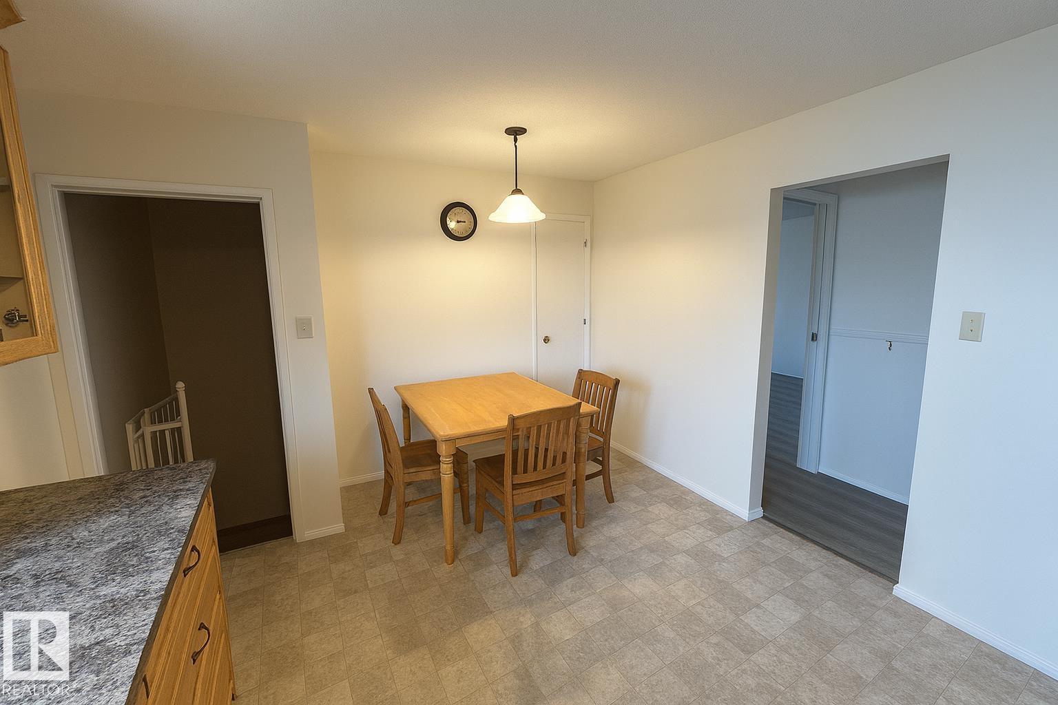 Photo 6 of 3512 114 Av Nw, Edmonton AB