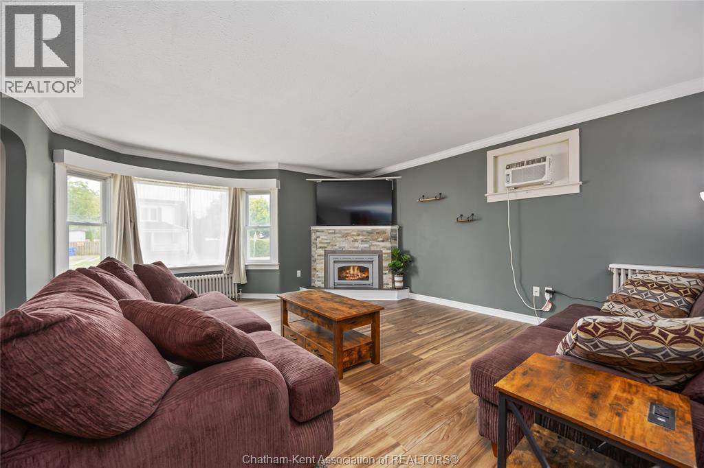 Photo 3 of 1130 Elizabeth Street, Wallaceburg ON