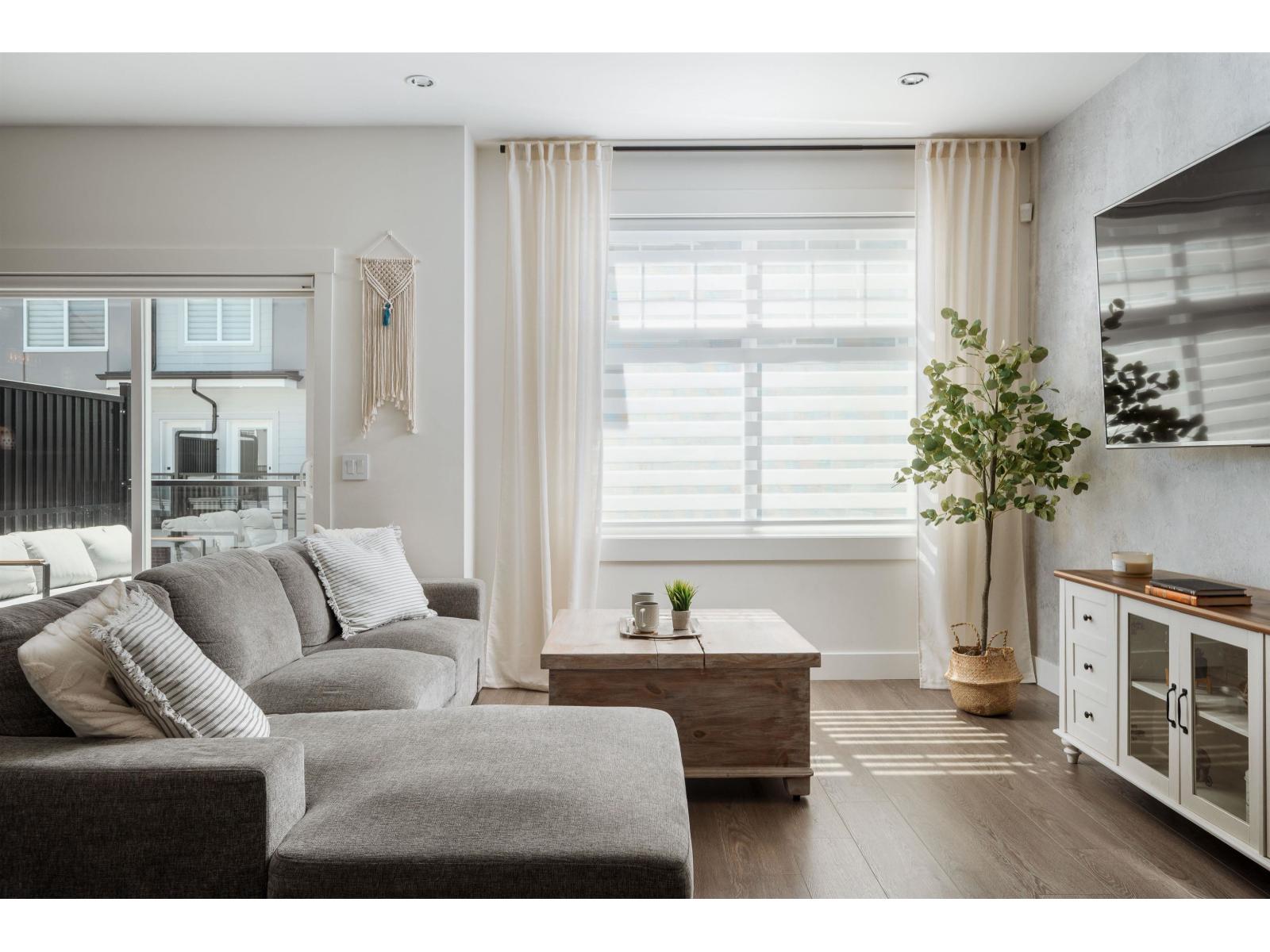 Photo 6 of 9 22334 48 Avenue, Langley BC