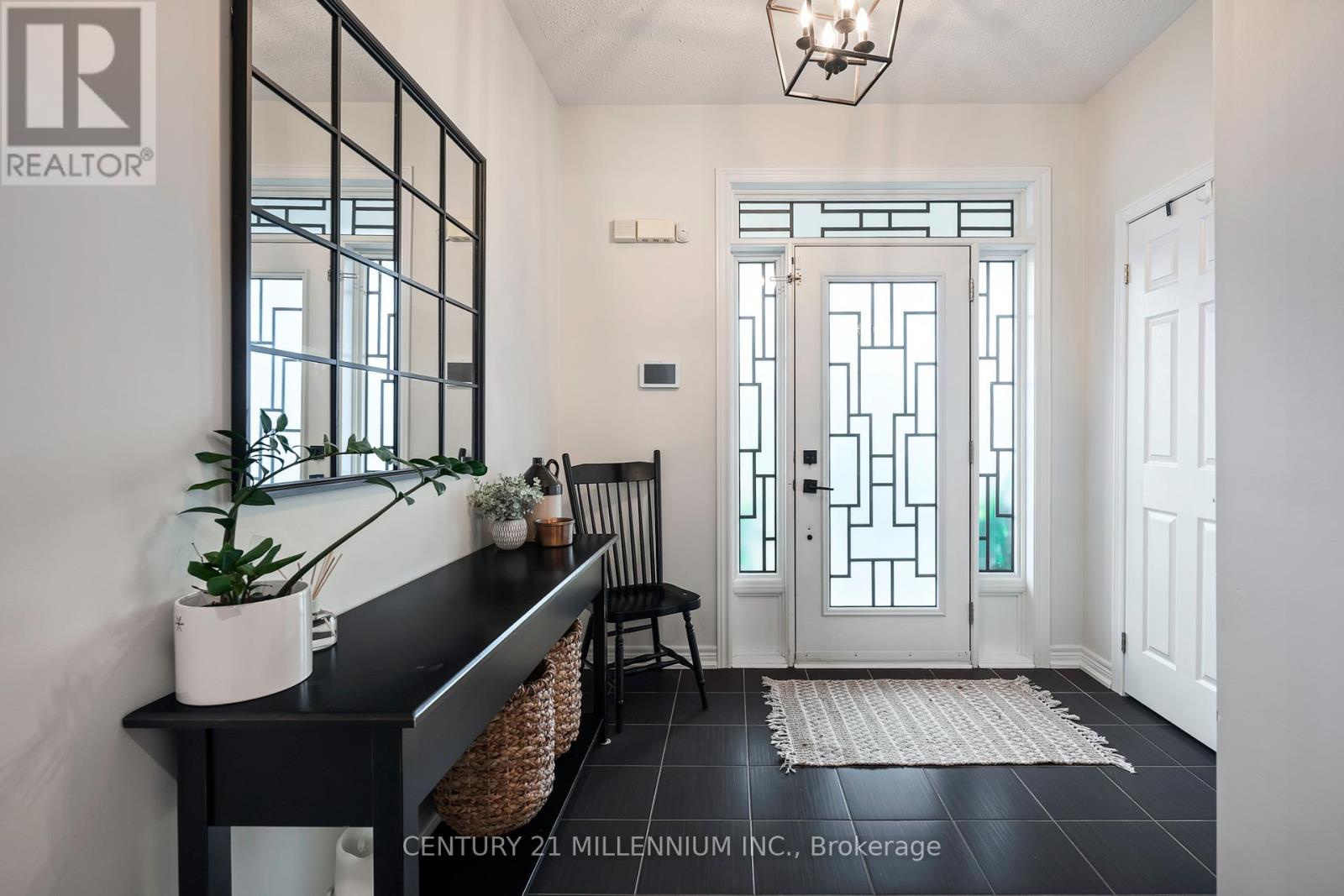 Photo 3 of 521 Brett Street, Shelburne ON
