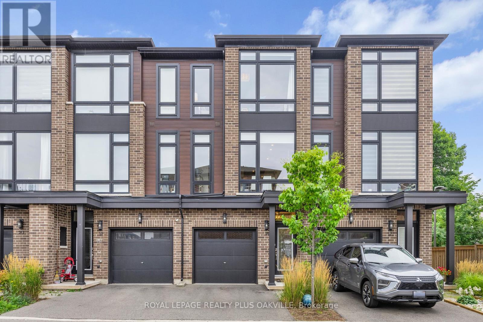 Photo 1 of 18 270 Melvin Avenue, Hamilton ON