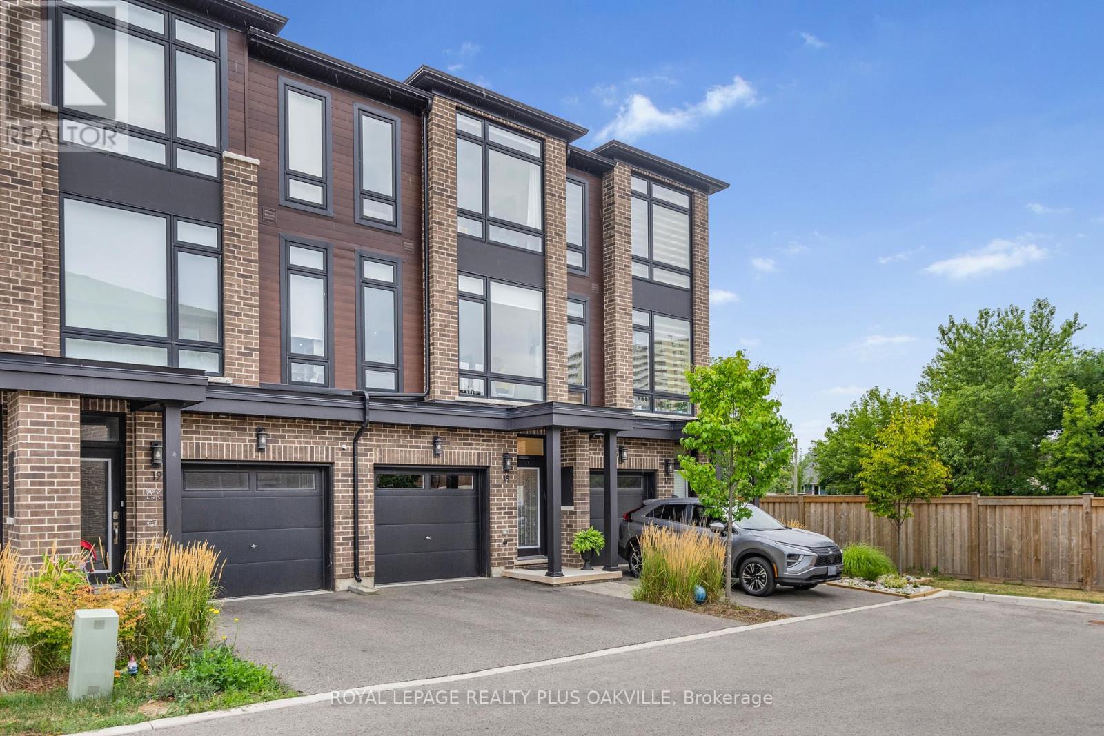 Photo 2 of 18 270 Melvin Avenue, Hamilton ON