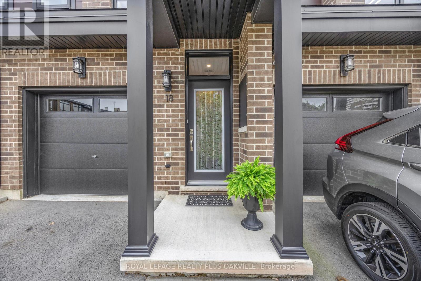 Photo 3 of 18 270 Melvin Avenue, Hamilton ON