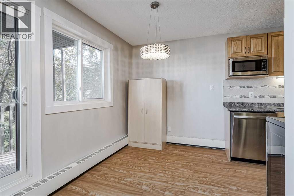 Photo 12 of 72 3519 49 Street Nw, Calgary AB