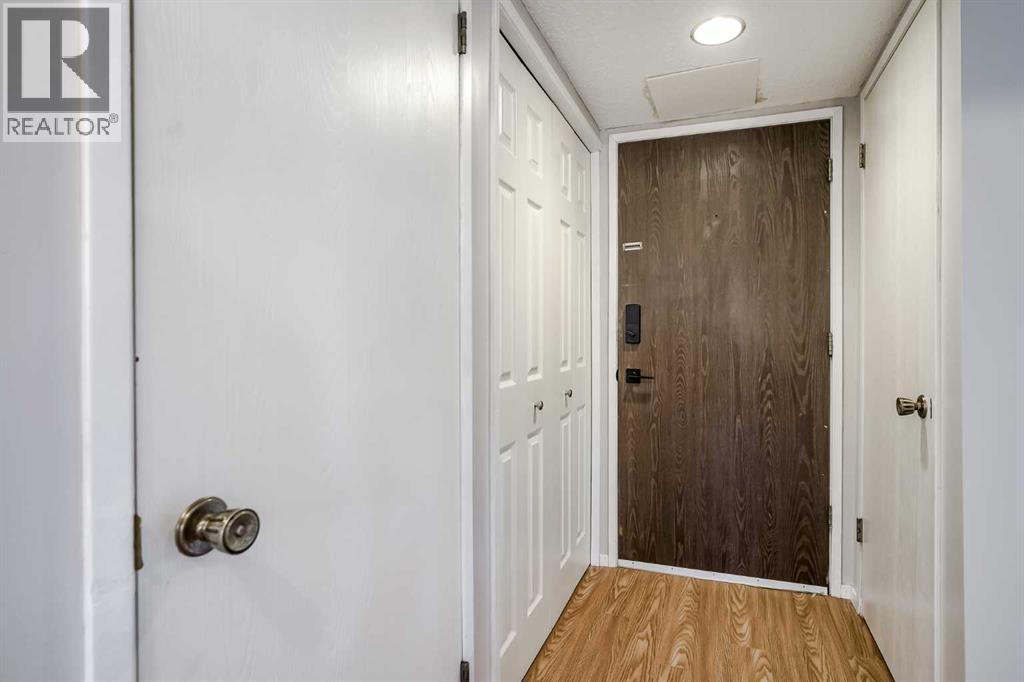 Photo 2 of 72 3519 49 Street Nw, Calgary AB