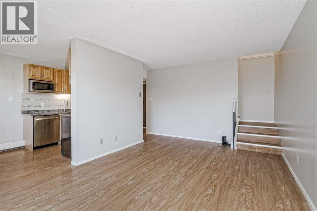 Photo 5 of 72 3519 49 Street Nw, Calgary AB