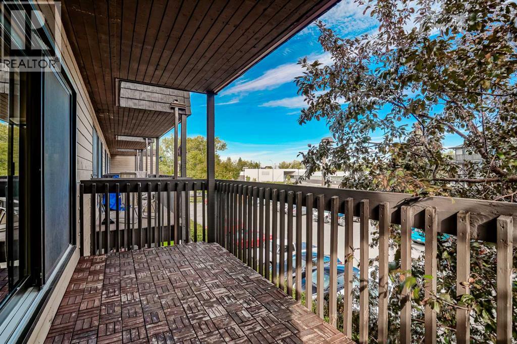 Photo 8 of 72 3519 49 Street Nw, Calgary AB