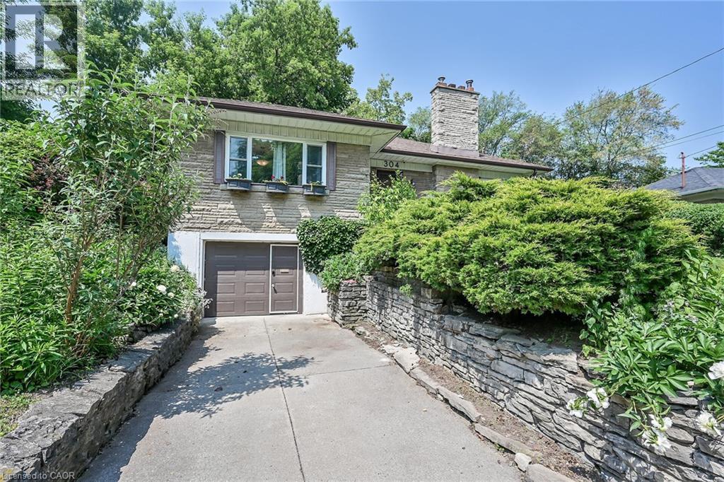 Photo 3 of 304 Glenholme Avenue, Hamilton ON