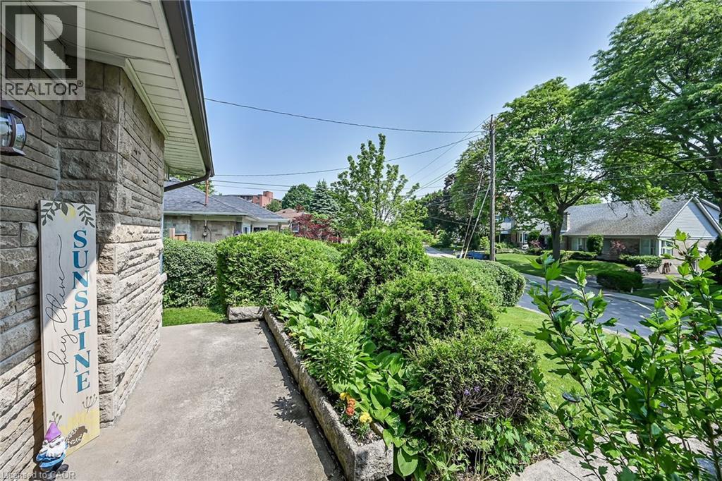 Photo 5 of 304 Glenholme Avenue, Hamilton ON