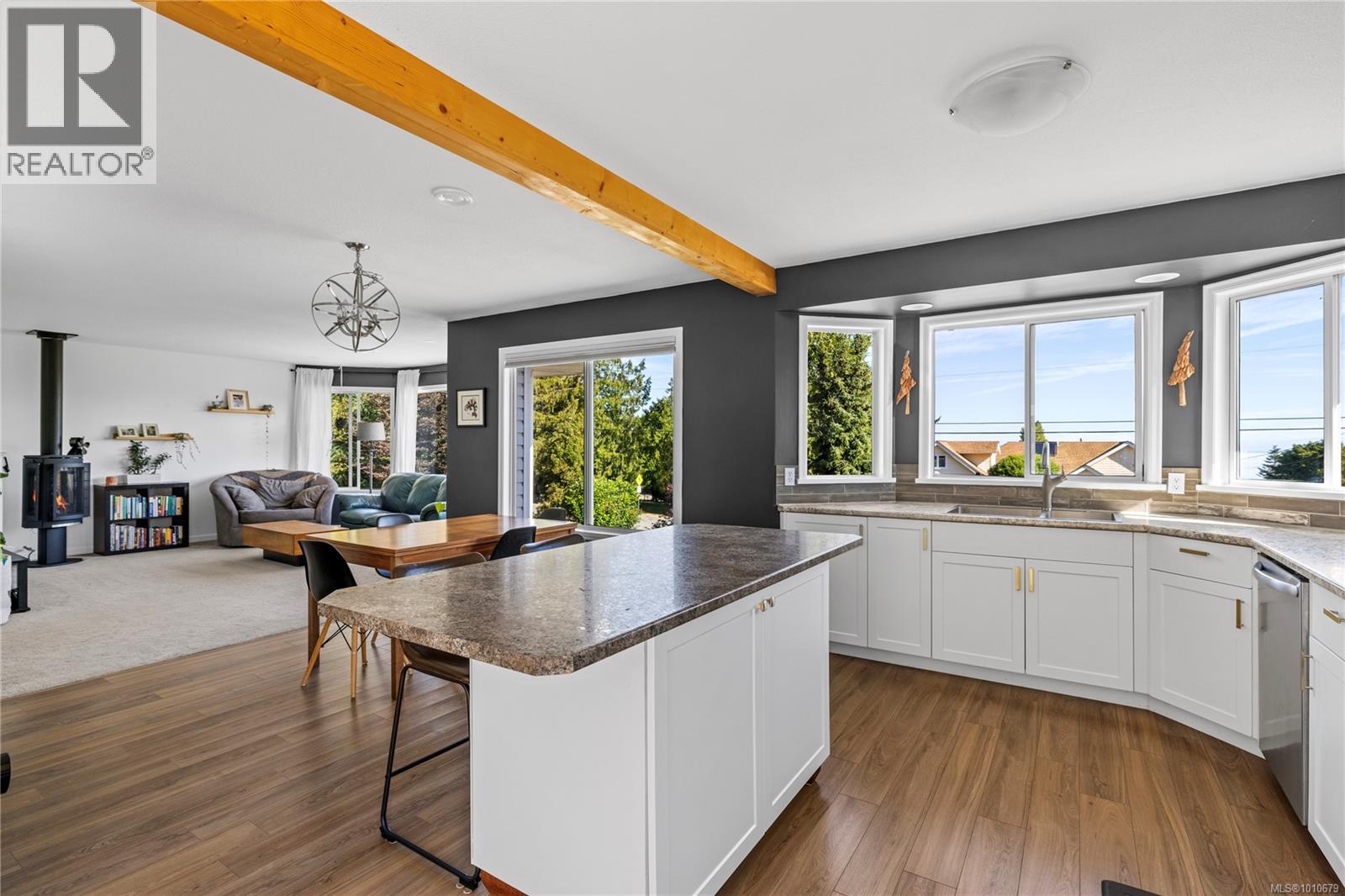 Photo 5 of 1184 Centre Rd, Qualicum Beach BC