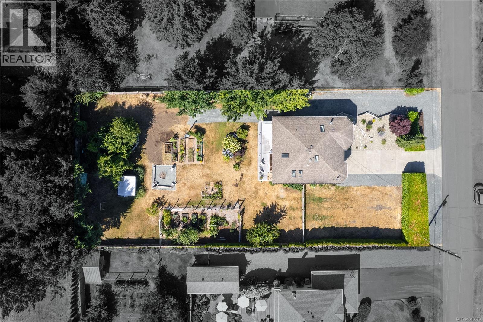 Photo 13 of 1184 Centre Rd, Qualicum Beach BC