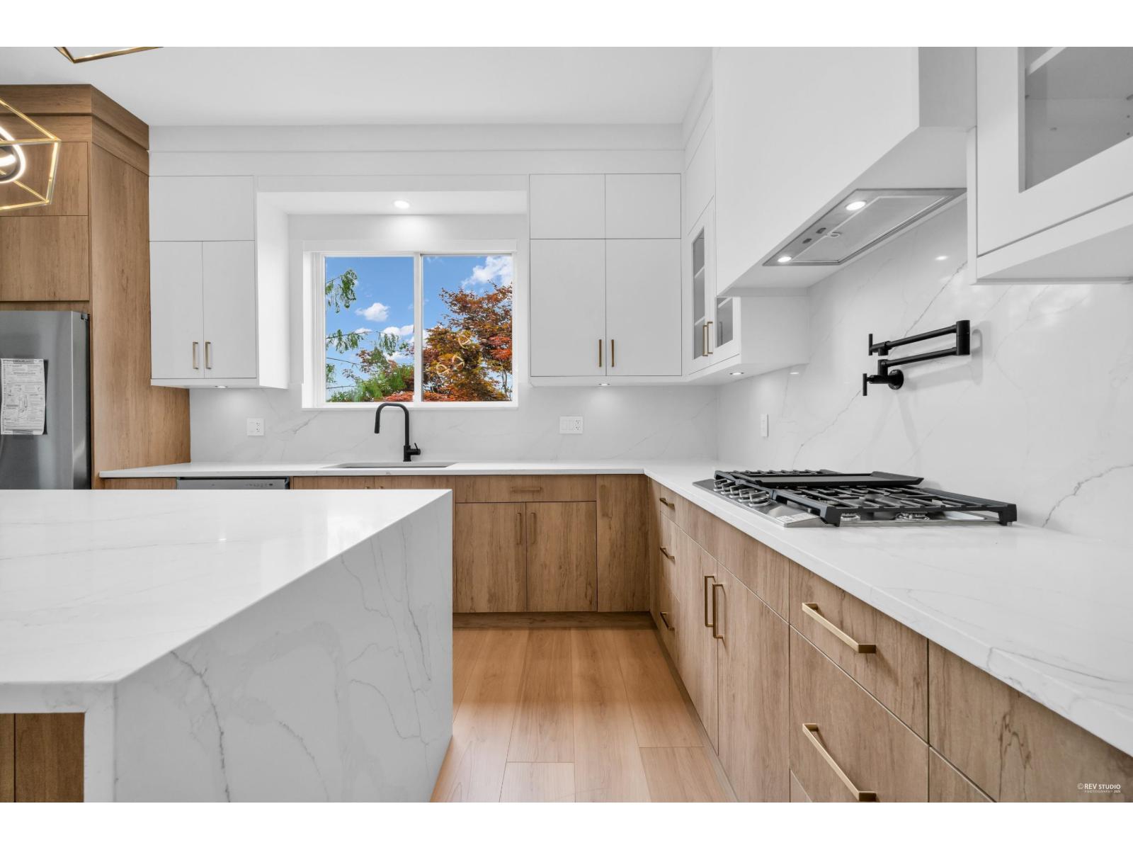 Photo 11 of 18668 56 A Avenue, Surrey BC