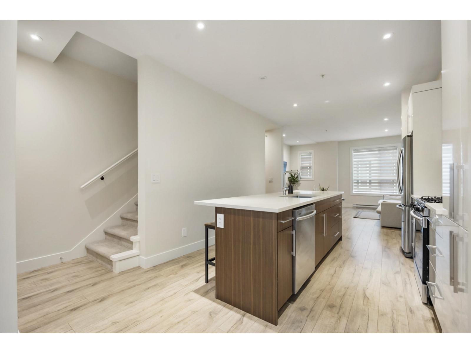 Photo 9 of 3 5475 199 A Street, Langley BC
