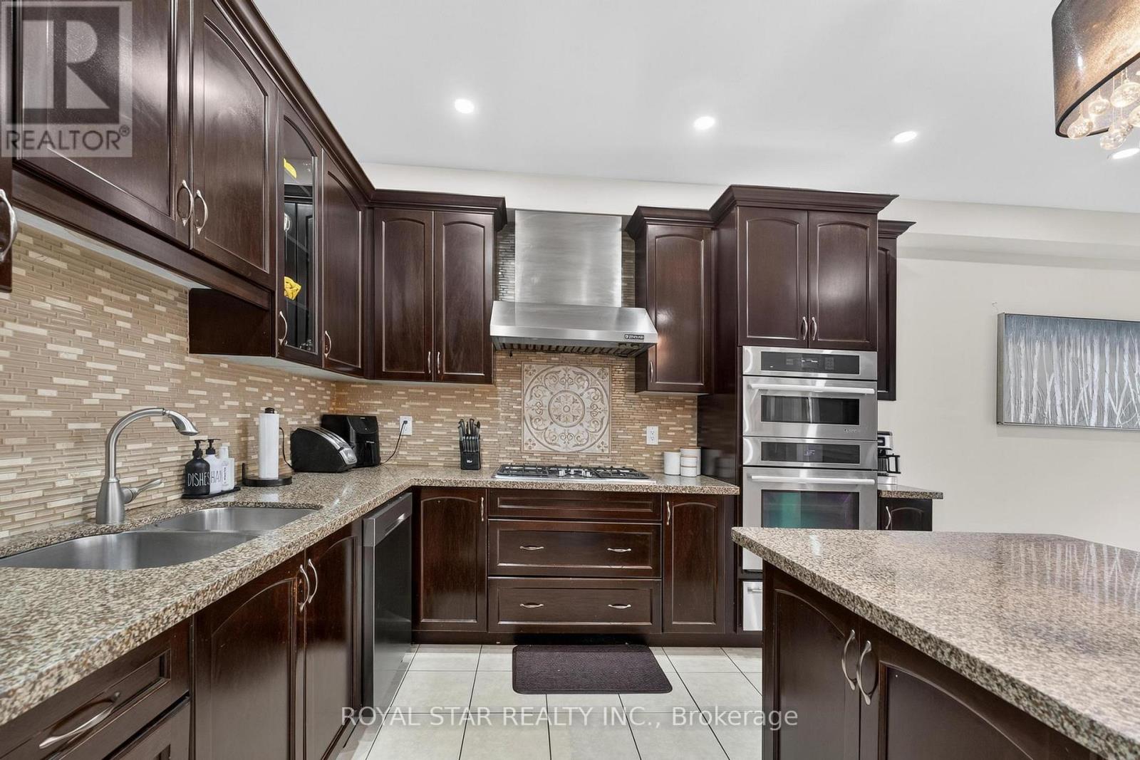 Photo 16 of 61 Aldersgate Drive, Brampton ON