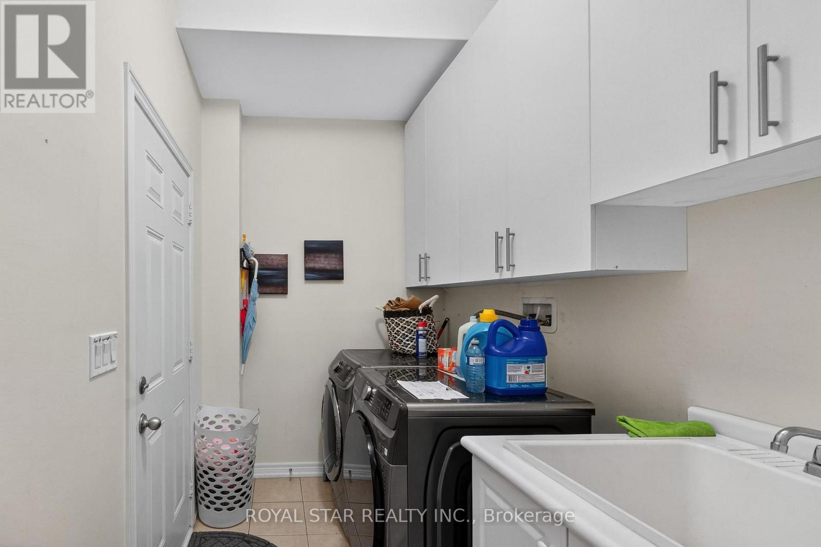 Photo 23 of 61 Aldersgate Drive, Brampton ON