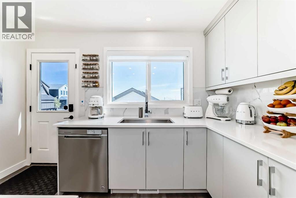 Single Family House 3 Level for Sale in  Lavender Road SE Rangeview Calgary 