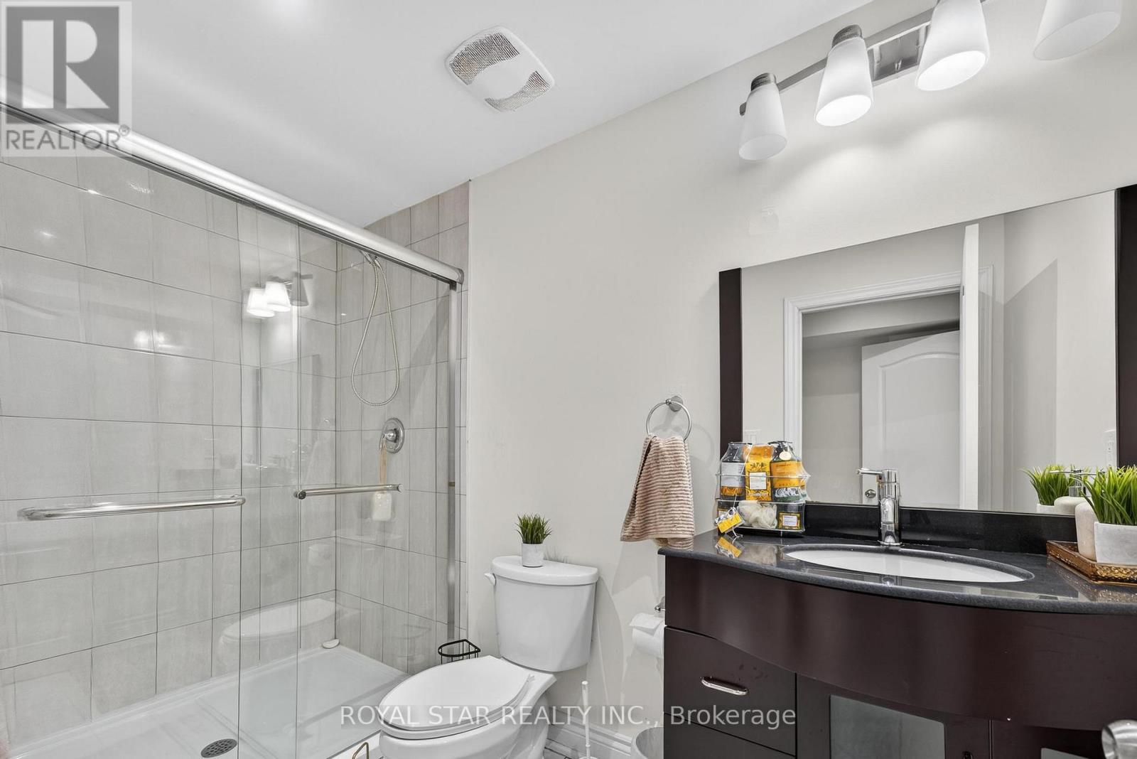 Photo 26 of 61 Aldersgate Drive, Brampton ON