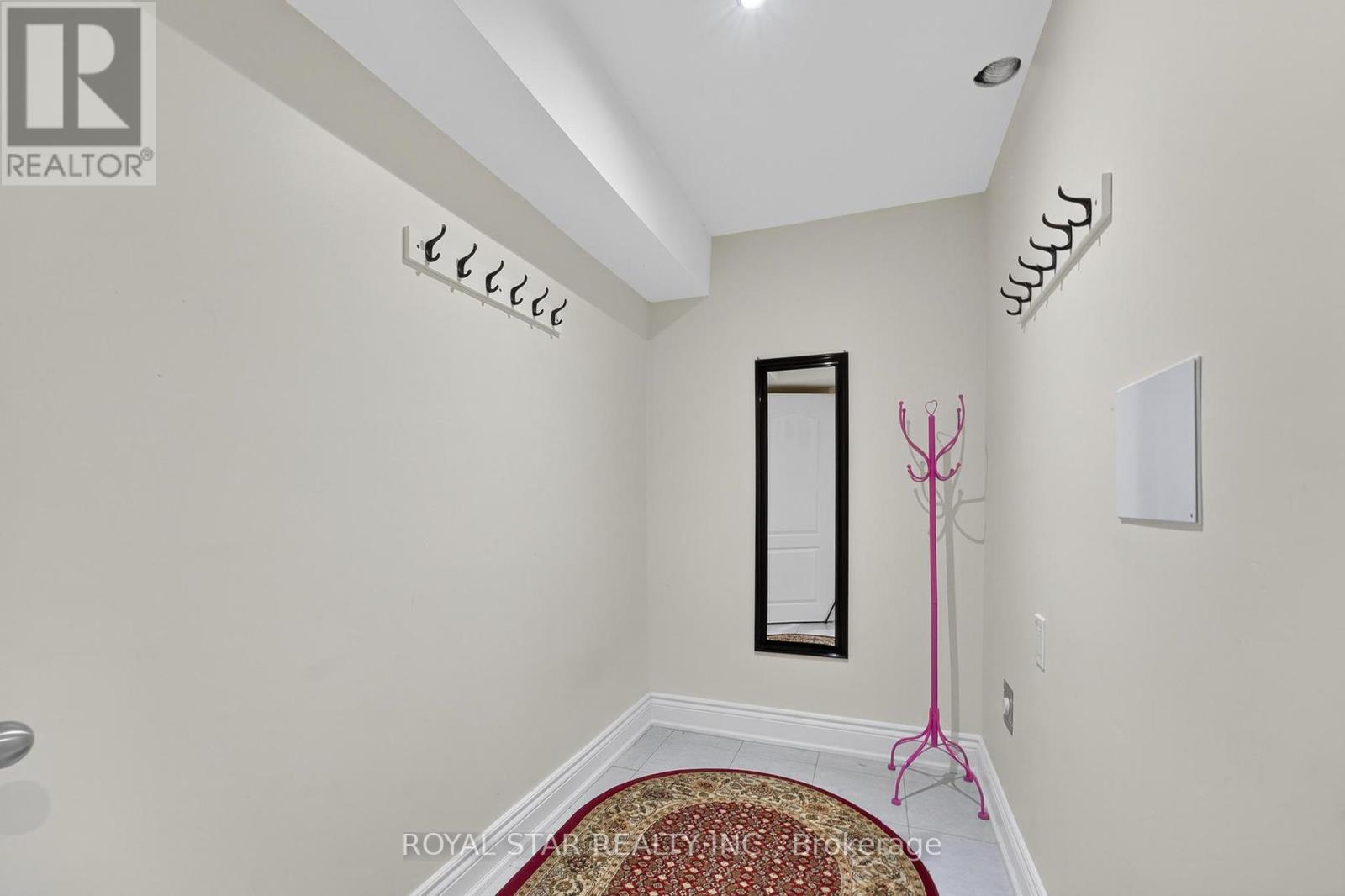 Photo 28 of 61 Aldersgate Drive, Brampton ON
