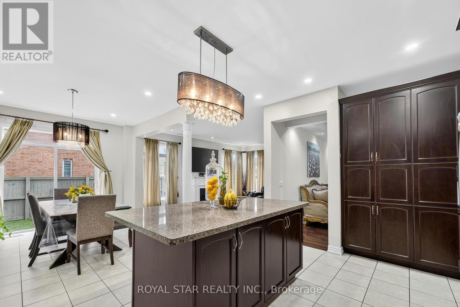 Photo 17 of 61 Aldersgate Drive, Brampton ON