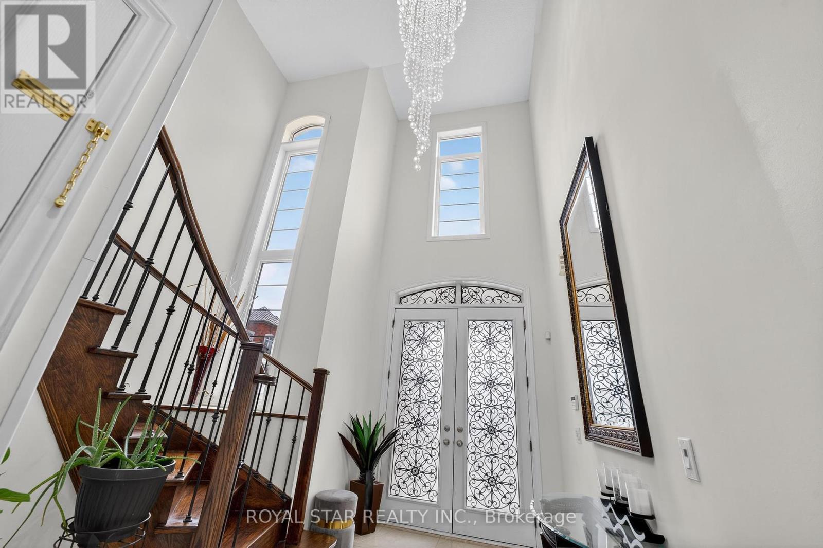 Photo 24 of 61 Aldersgate Drive, Brampton ON