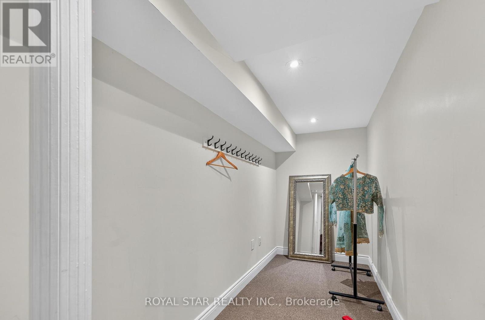 Photo 30 of 61 Aldersgate Drive, Brampton ON
