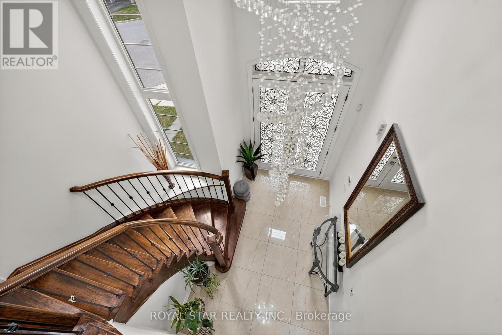 Photo 34 of 61 Aldersgate Drive, Brampton ON