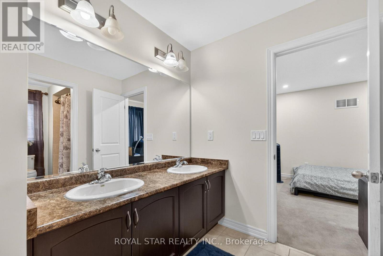 Photo 36 of 61 Aldersgate Drive, Brampton ON