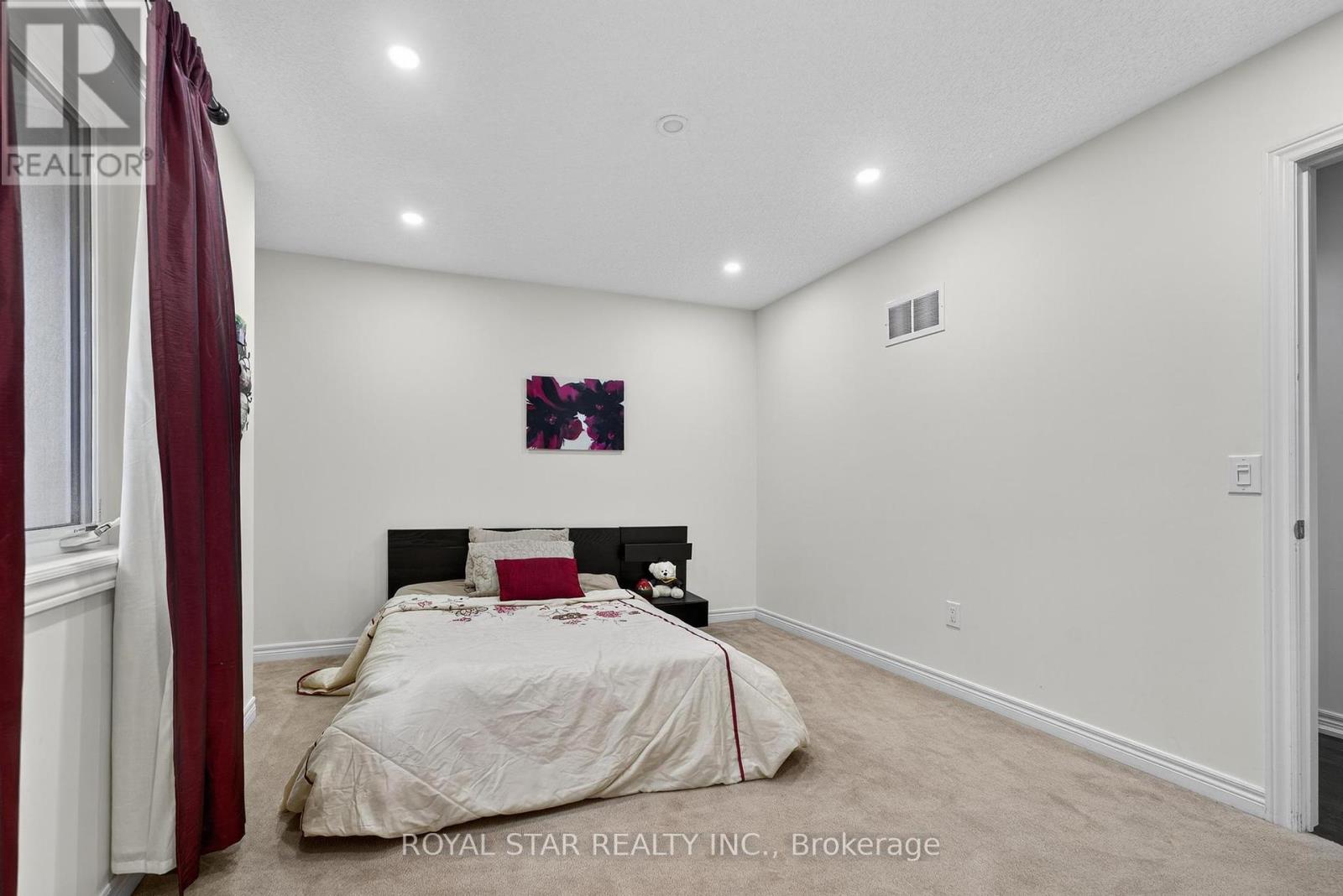 Photo 41 of 61 Aldersgate Drive, Brampton ON