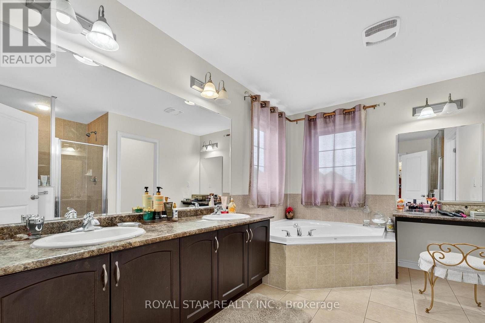 Photo 45 of 61 Aldersgate Drive, Brampton ON