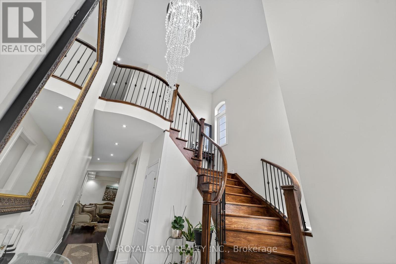 Photo 35 of 61 Aldersgate Drive, Brampton ON