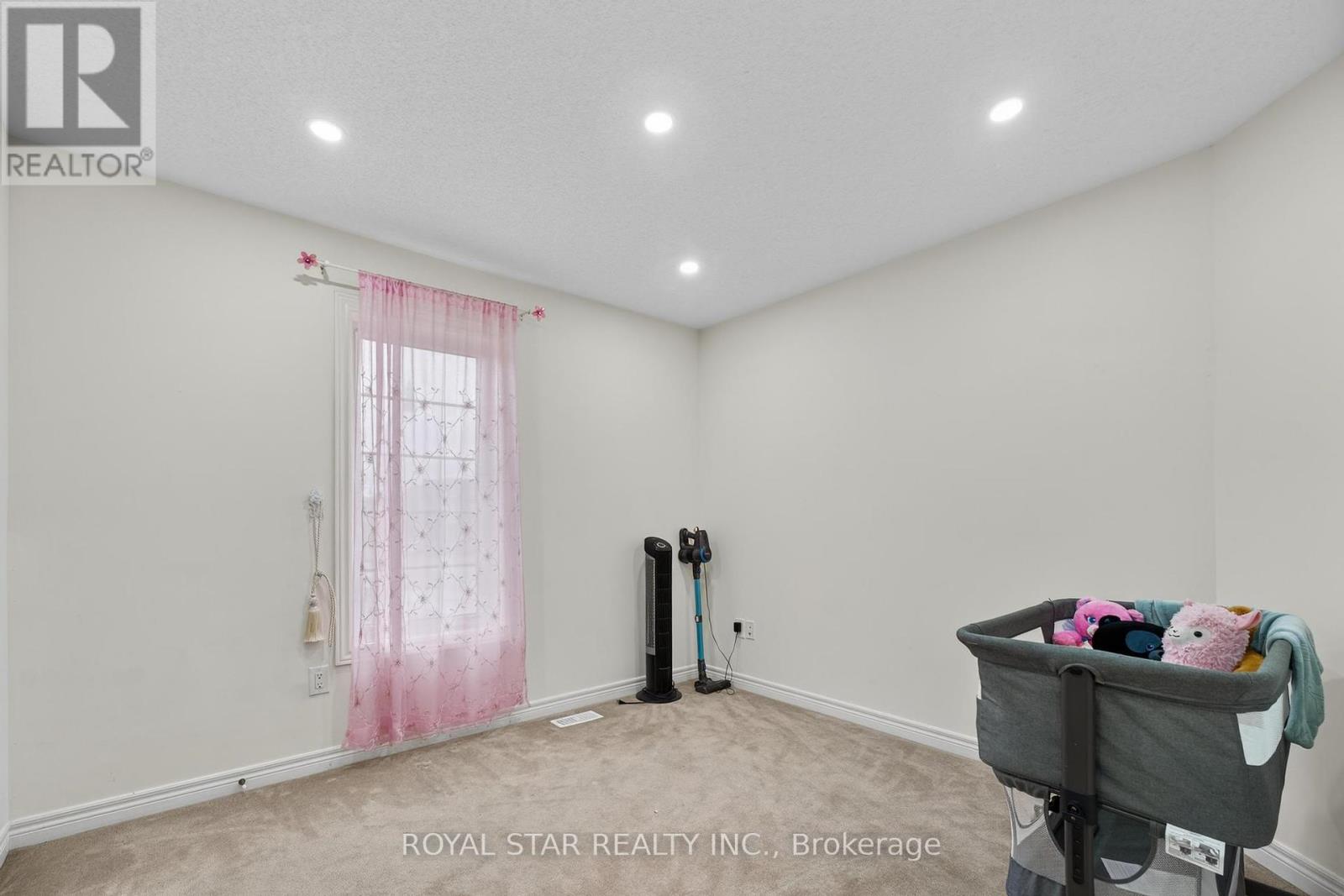 Photo 37 of 61 Aldersgate Drive, Brampton ON