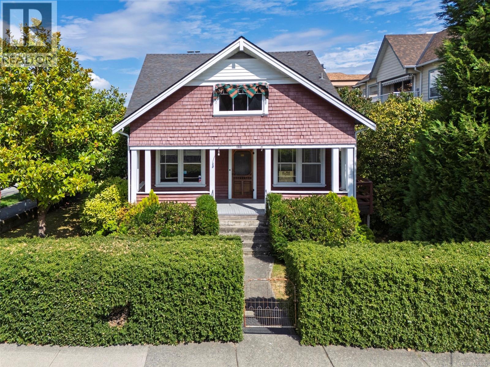 Photo 1 of 221 Coronation Ave, Duncan BC