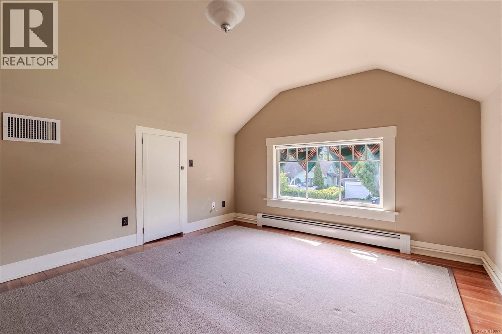 Photo 13 of 221 Coronation Ave, Duncan BC
