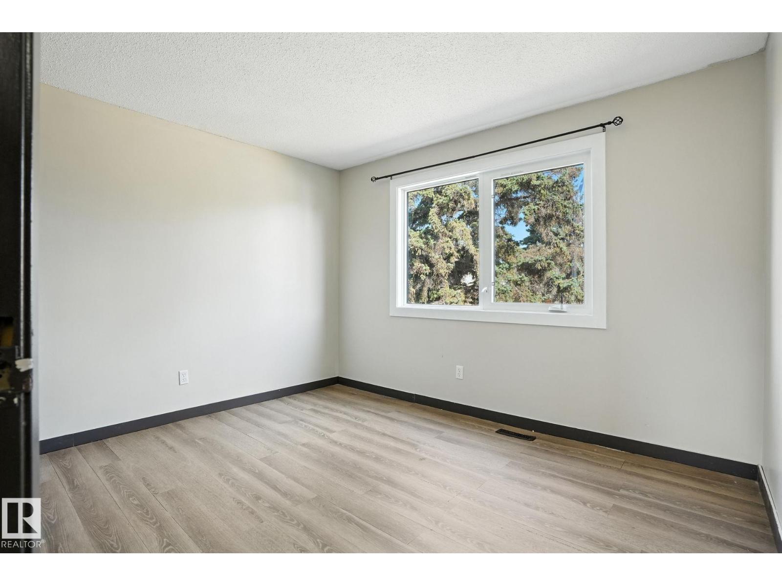 Photo 3 of 260 3307 116 A Av Nw, Edmonton AB