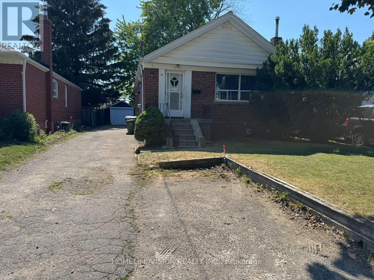 Photo 3 of 34 Inniswood Drive, Toronto ON