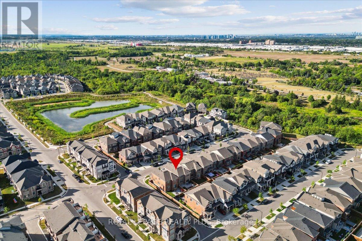 Photo 2 of 1416 Lakeport Crescent, Oakville ON